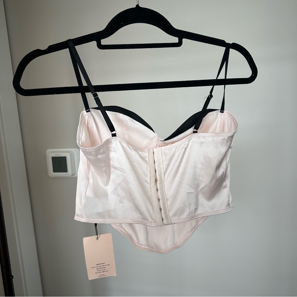 Light pink satin tank top with black trimming - Picture 4 of 5